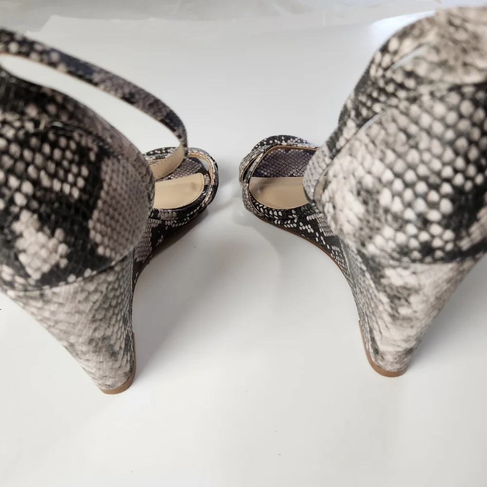 Isaac Mizrahi Flight Snakeskin Patterned Wedge Sandals Size 8M